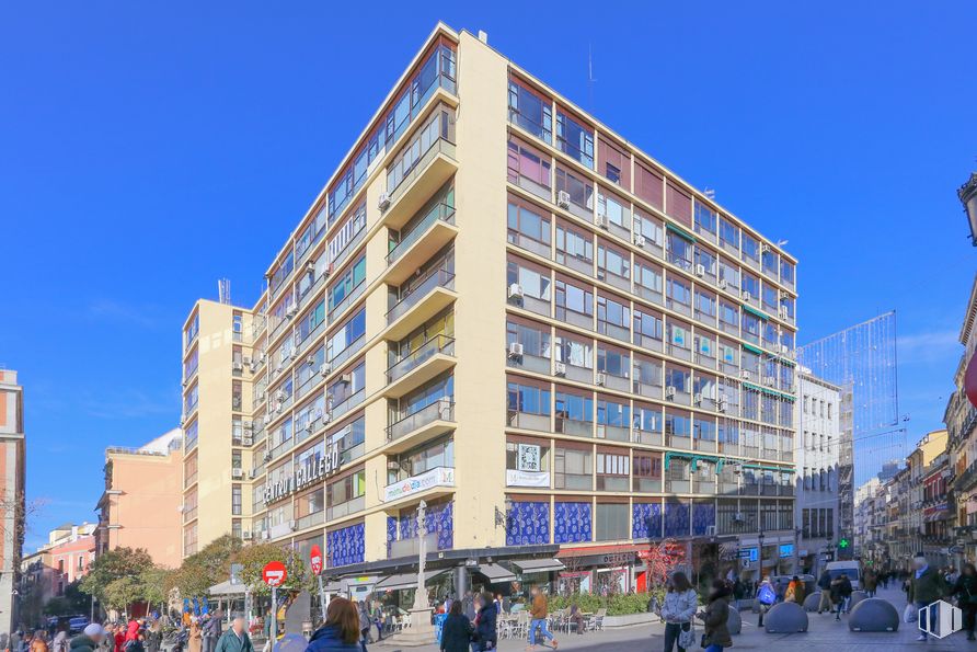 Office for rent at Calle Carretas, Centro, Madrid, 28012 with building, sky, property, blue, tower block, urban design, condominium, material property, residential area and real estate around