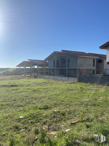 Suelo en venta en Glorieta Francisco Ayjón, El Casar, Guadalajara, 19170 con cielo, planta, edificio, lote de terreno, hierba, paisaje natural, paisaje, casa, llano y pradera alrededor