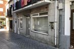 Retail for rent at Calle Santa María, Miraflores de la Sierra, Madrid, 28792 with door, window, building, fixture, road surface, facade, sidewalk, city, alley and flooring around