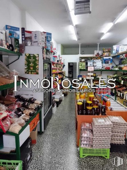 Retail for rent at Zona Villaverde, Villaverde, Madrid, 28021 with retail, convenience store, shelf, grocery store, supermarket, shelving, produce, food, food storage and market around