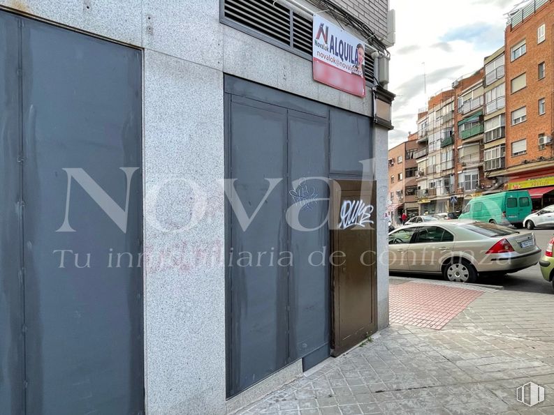 Local en alquiler en Zona Centro, Móstoles, Madrid, 28938 con coche, edificio, neumático, luz de estacionamiento automotriz, rueda, vehículo, ventana, iluminación automotriz, fachada y neumático automotriz alrededor