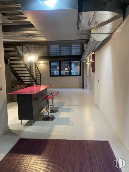 Oficina en alquiler y venta en Barrio Guindalera, Salamanca, Madrid, 28028 con alumbrado, mesa, ventana, escritorio, lámpara, taburete, mueble, edificio, hall y interiorismo alrededor