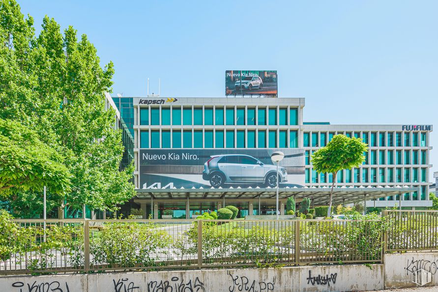 Oficina en alquiler en Complejo Vega Norte, Calle Anabel Segura, 16, Alcobendas, Madrid, 28109 con coche, edificio, planta, cielo, día, rueda, diseño urbano, árbol, fachada y valla alrededor