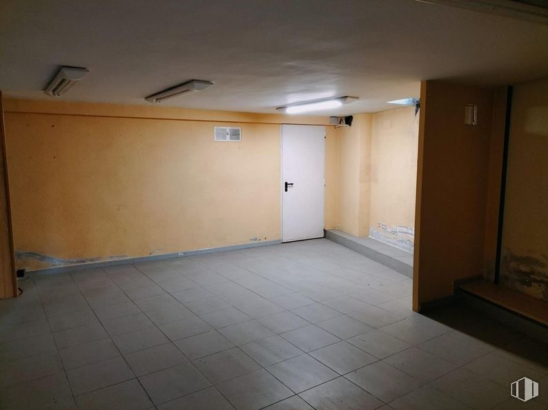 Local en venta en Calle Revuelta, Colmenarejo, Madrid, 28270 con puerta, suelos, suelo, techo, suelo de baldosas, hall, azulejo, escayola, sótano y limpieza alrededor