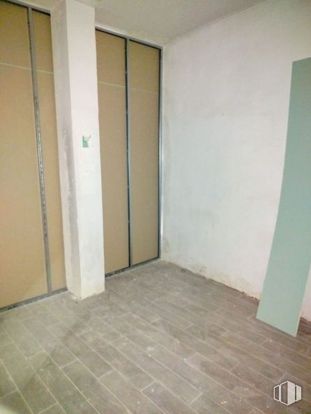 Retail for rent at Calle Pinto, 1, Parla, Madrid, 28980 with fixture, wood, flooring, floor, hardwood, paint, door, ceiling, building material and composite material around