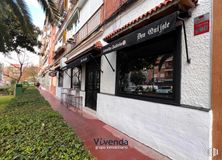 Retail for rent at Calle Río Sella, Móstoles, Madrid, 28934 with awning, restaurant and sidewalk around