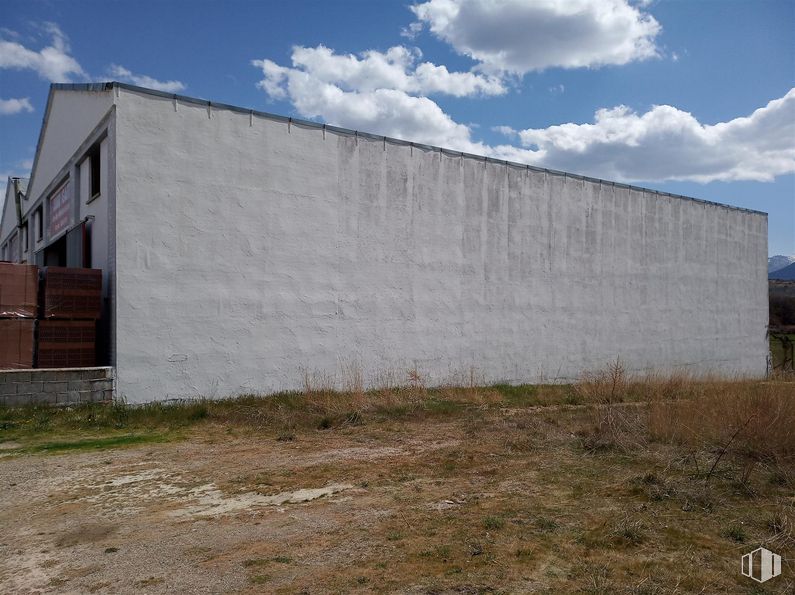 Industrial for rent at Calle Piedrahita, 6-8, El Barco de Ávila, Ávila, 05600 with building, cloud, sky, land lot, grass, composite material, wood, landscape, facade and concrete around