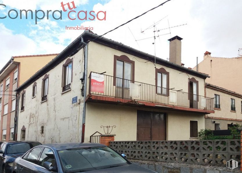 Land for sale at Centro San Cristóbal, San Cristóbal de Segovia, Segovia, 40197 with car, window, house, sky, automotive parking light, building, cloud, vehicle, automotive exterior and neighbourhood around