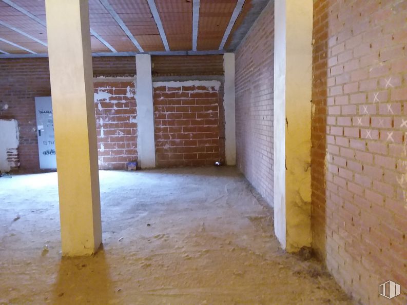 Local en alquiler y venta en Paseo Descubrimiento, 6, San Martín de la Vega, Madrid, 28330 con madera, pasillo, suelo, piso, ladrillo, albañilería, casa, material compuesto, material de construcción y hormigón alrededor