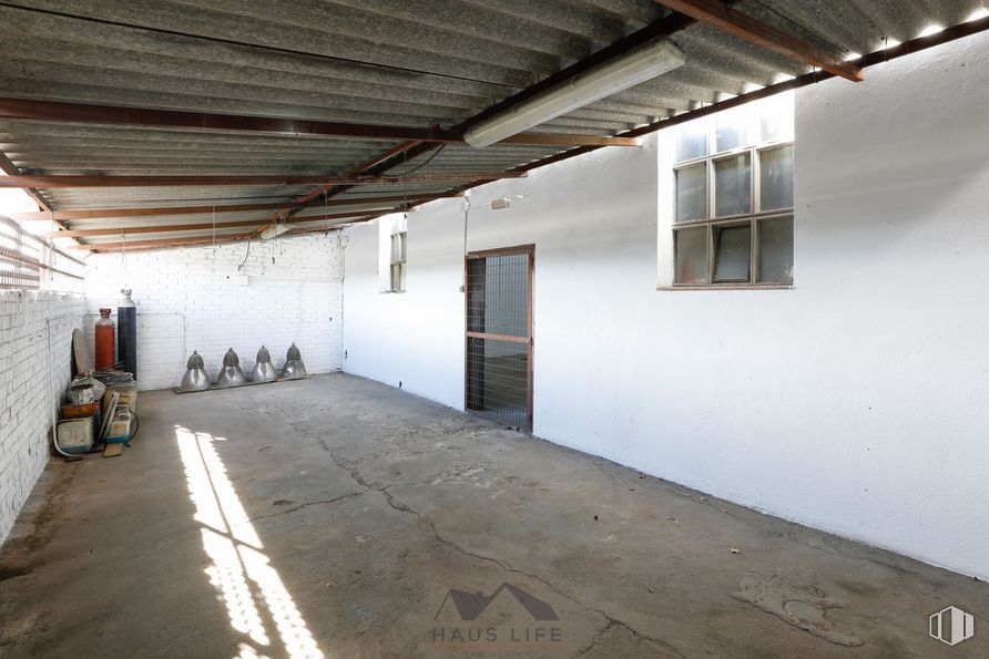 Nave en venta en Polígono La Yegua, Torrejón de Ardoz, Madrid, 28850 con ventana, puerta, madera, accesorio, piso, pavimento, pared, pasillo, material compuesto y hormigón alrededor