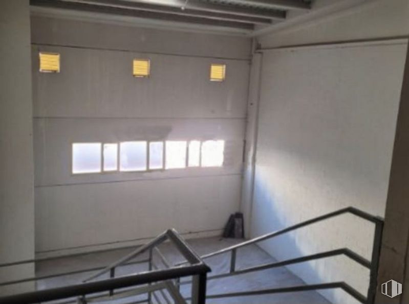 Industrial for sale at Calle Laguna del Marquesado, Villaverde, Madrid, 28021 with window, fixture, wood, ceiling, flooring, composite material, glass, building, metal and event around