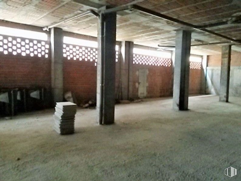 Retail for sale & for rent at Calle Agustín Rodríguez Sahagún, Ávila, 05003 with container, wood, floor, flooring, wall, hall, beam, building, composite material and column around