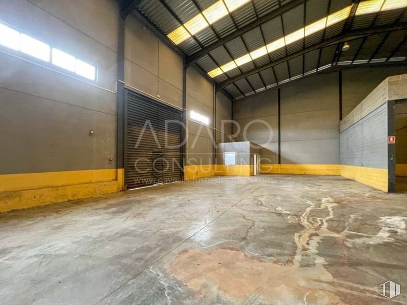 Industrial for sale & for rent at Zona industrial, Valdemoro, Madrid, 28343 with window, wood, floor, flooring, hall, composite material, ceiling, asphalt, building material and concrete around