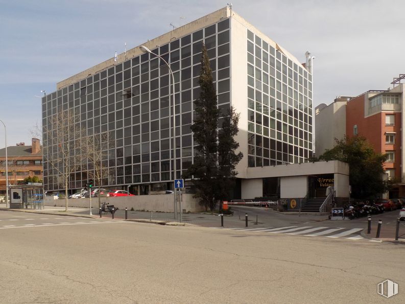 Local en alquiler en Calle Velázquez, 150, Chamartín, Madrid, 28002 con edificio, propiedad, cielo, luz de la calle, diseño urbano, barrio, condominio, nube, árbol y ventana alrededor