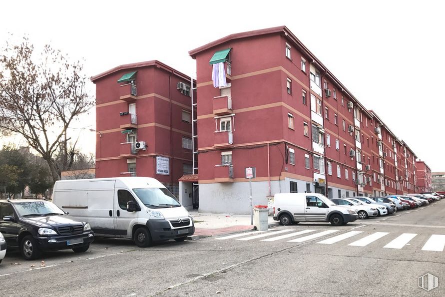 Local en venta en Calle Riojanos, 10, Puente de Vallecas, Madrid, 28038 con camioneta, coche, rueda, luz de estacionamiento automotriz, vehículo terrestre, edificio, neumático, cielo, vehículo y propiedad alrededor