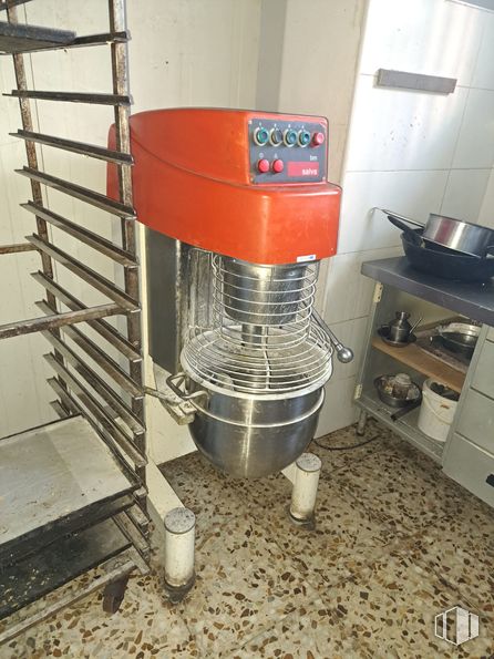 Retail for rent at Calle Pintor Velázquez, Móstoles, Madrid, 28933 with kitchen appliance, home appliance, small appliance, machine, mixer, food processor and steel around