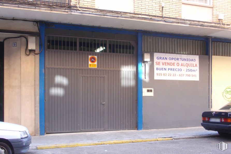 Retail for sale & for rent at Calle Valencia, 9, Talavera de la Reina, Toledo, 45600 with car, automotive parking light, land vehicle, vehicle, building, tire, automotive lighting, door, automotive exterior and neighbourhood around