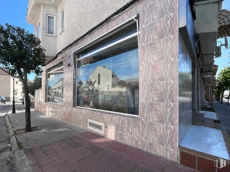 Local en venta en Calle Eras, 42, Brunete, Madrid, 28690 con edificio, ventana, cielo, árbol, sombra, diseño urbano, ladrillo, albañilería, superficie de la carretera y revestimiento alrededor