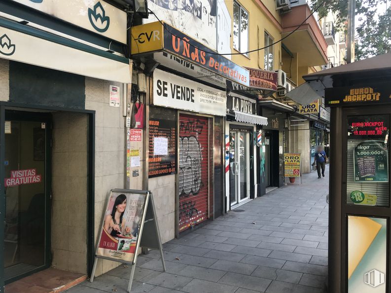 Local en venta en Calle de Francisco Silvela, 76, Salamanca, Madrid, 28028 con persona, edificio, ventana, puerta, accesorio, casa, ciudad, fachada, área metropolitana y gas alrededor