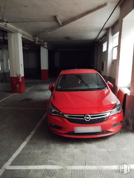 Nave en venta en Calle Infanta Mercedes, 39, Tetuán, Madrid, 28020 con coche, iluminación del automóvil, parachoques, luz de estacionamiento, puerta del coche, guardabarros, coche personal de lujo, capó, opel y retrovisor de automóvil alrededor