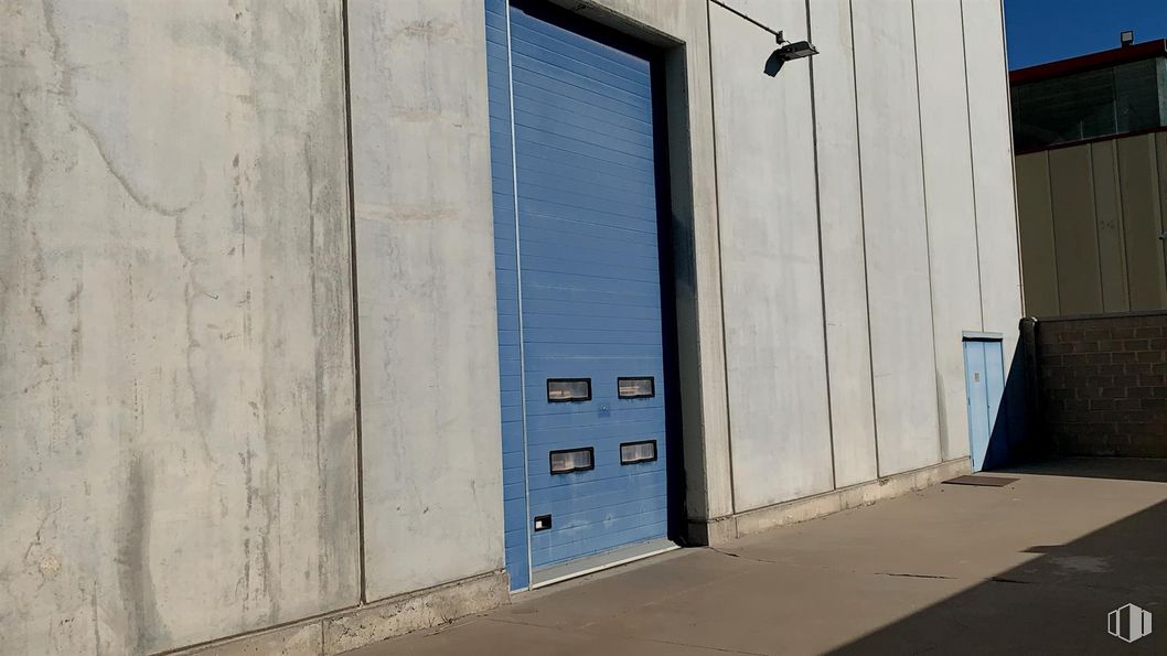 Nave en venta en Zona industrial, Getafe, Madrid, 28906 con puerta, madera, edificio, superficie de la carretera, accesorio, asfalto, material compuesto, fachada, tintes y matices y casa alrededor