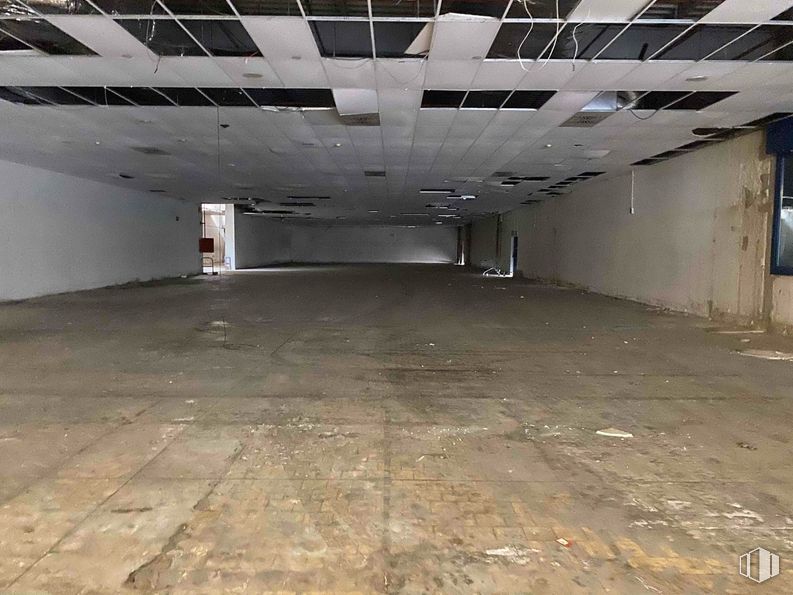 Industrial for rent at Zona comercial, Coslada, Madrid, 28820 with flooring, floor, asphalt, hall, composite material, fixture, parking, concrete, ceiling and city around