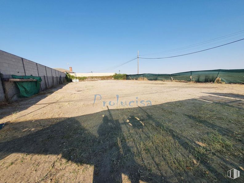 Land for sale at Zona Centro, El Viso de San Juan, Toledo, 45215 with sky, road surface, asphalt, land lot, thoroughfare, plain, landscape, grass, road and slope around