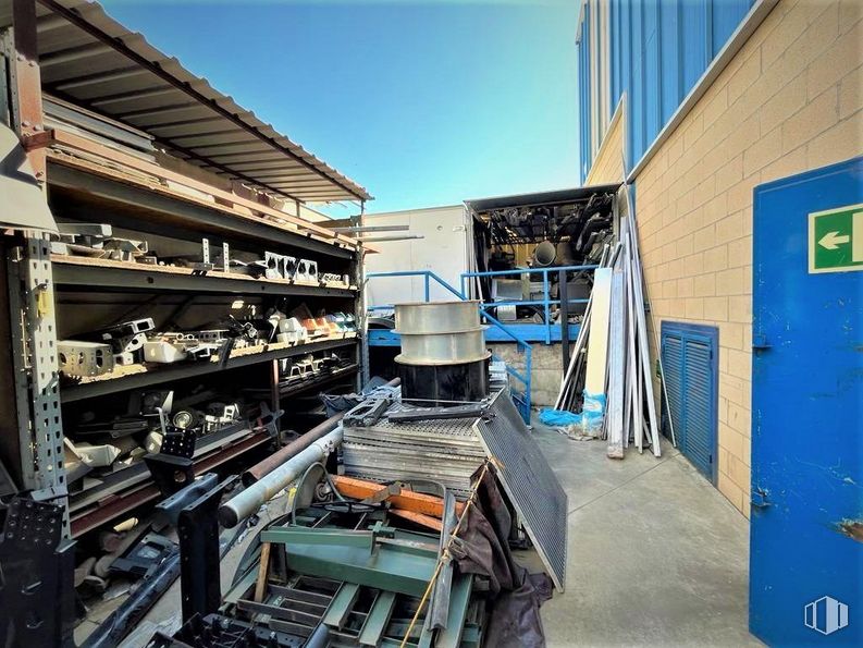 Industrial for sale at Poligono Alcamar, Camarma de Esteruelas, Madrid, 28816 with door, furniture, sky, building, shelf, wood, vehicle, gas, engineering and retail around