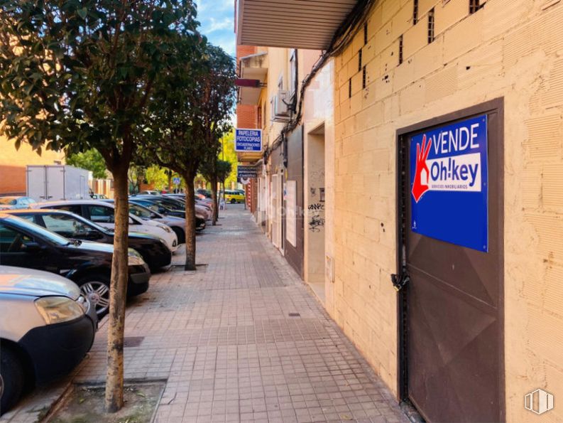 Local en venta en Zona Universidad, Getafe, Madrid, 28903 con coche, rueda, neumático, luces traseras y de freno, aparcamiento, firmar, vehículo comercial ligero, coche subcompacto y monovolumen compacto alrededor