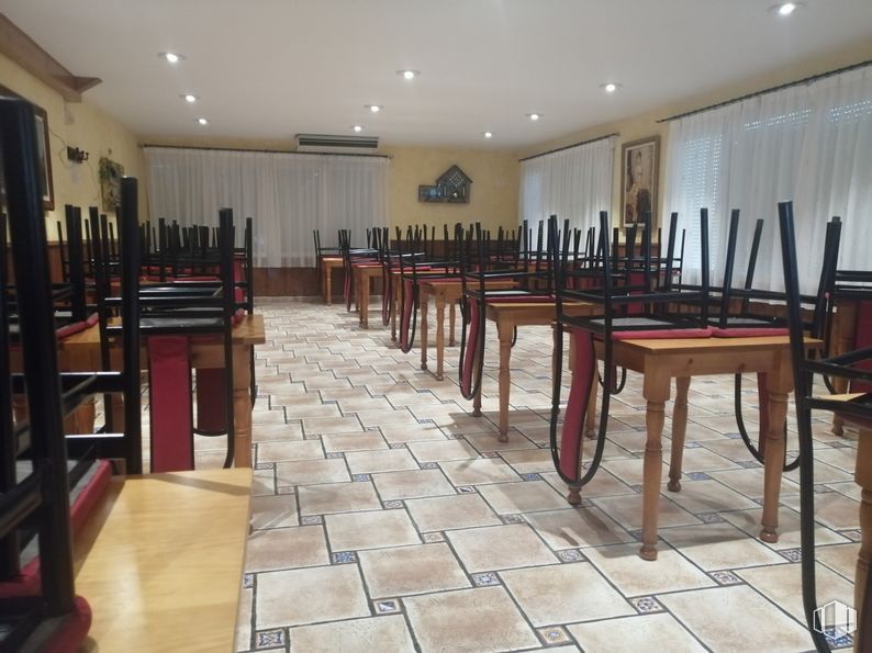 Retail for sale at Labajos, Labajos, Segovia, 40146 with table, property, interior design, wood, hall, floor, chair, flooring, building and hardwood around