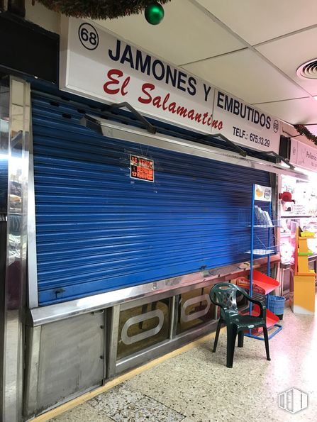 Retail for sale at Calle Lisboa, 6, Torrejón de Ardoz, Madrid, 28850 with chair, gas, flooring, electric blue, retail, facade, advertising, font, machine and signage around