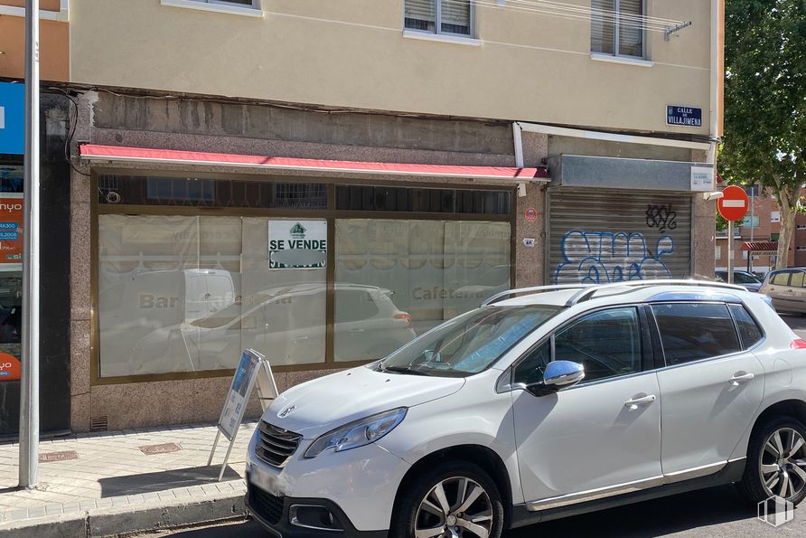 Retail for sale at Calle Villajimena, 18, Vicálvaro, Madrid, 28032 with wheel, car, building, window, tire, vehicle, automotive tire, hood, automotive design and motor vehicle around