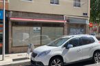 Retail for sale at Calle Villajimena, 18, Vicálvaro, Madrid, 28032 with wheel, car, building, window, tire, vehicle, automotive tire, hood, automotive design and motor vehicle around