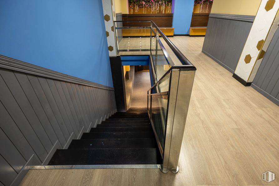 Retail for sale at Paseo San Francisco de Sales, 27, Chamberí, Madrid, 28003 with stairs, wood, fixture, flooring, floor, building, hall, hardwood, door and house around