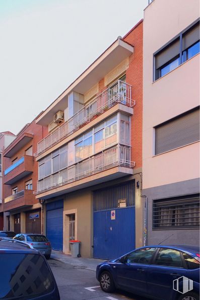 Local en venta en Calle Sierra de Alcaraz, 30, Puente de Vallecas, Madrid, 28053 con ventana, coche, neumático, edificio, luz de estacionamiento automotriz, rueda, vehículo terrestre, propiedad, vehículo y cielo alrededor