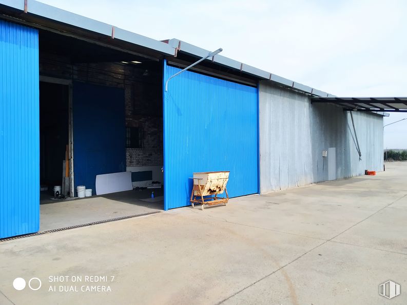 Industrial for rent at Calle Los Sauces, 1, Torrejón de Velasco, Madrid, 28990 with door, sky, asphalt, road surface, house, real estate, facade, shade, roof and siding around