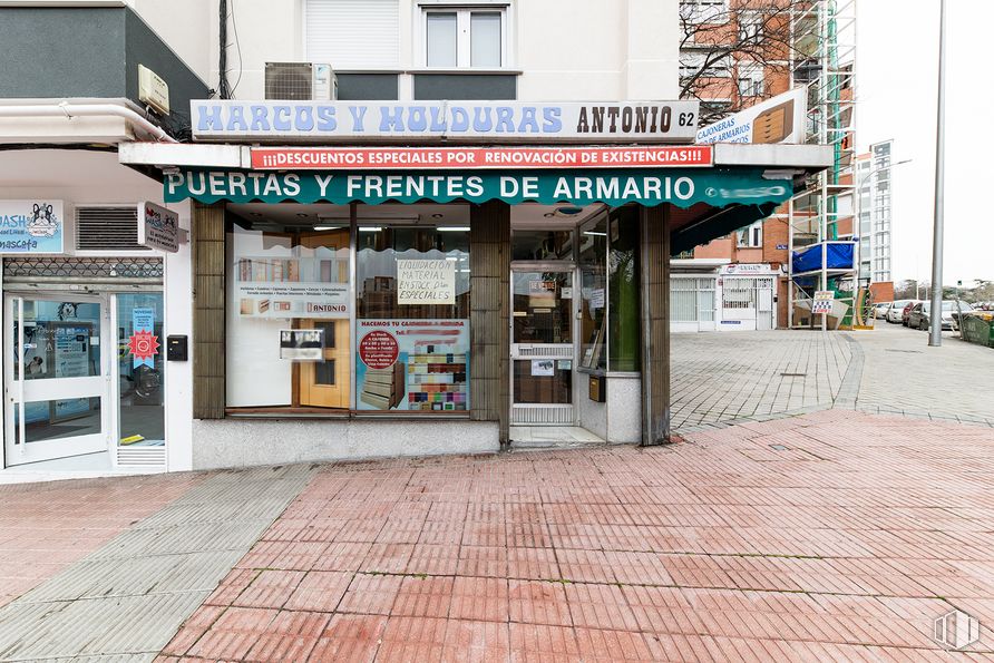 Local en alquiler en Avenida Marqués de Corbera, Ciudad Lineal, Madrid, 28017 con edificio, ventana, puerta, acera, fachada, superficie de la carretera, ciudad, carretera, venta al por menor y uso mixto alrededor