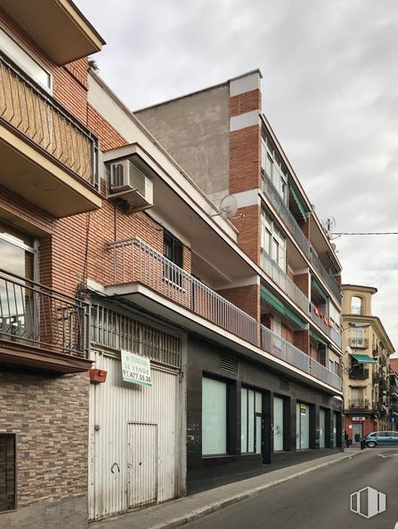 Local en venta en Avenida Monte Igueldo, 82, Puente de Vallecas, Madrid, 28053 con edificio, ventana, cielo, nube, día, propiedad, diseño urbano, madera, superficie de carretera y barrio alrededor