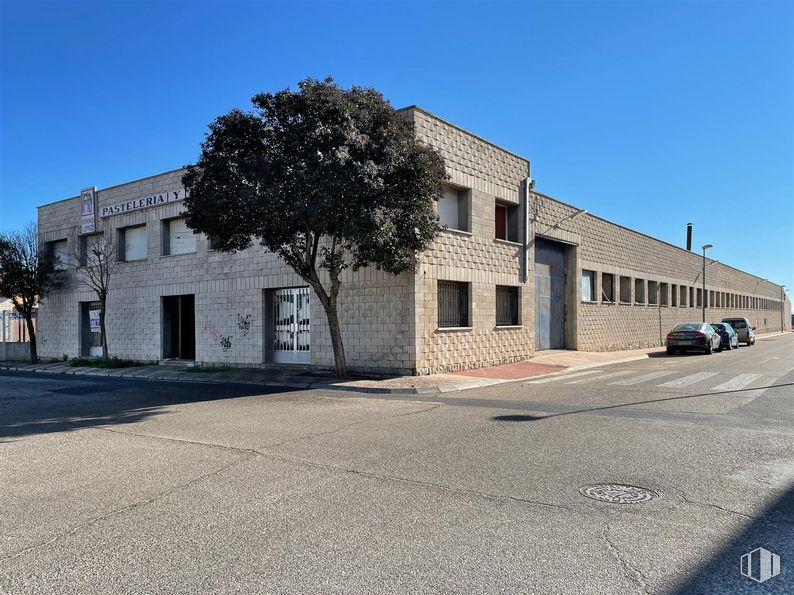 Industrial for sale at Calle Salve, Torrijos, Toledo, 45500 with building, sky, window, tree, road surface, asphalt, plant, land lot, house and fixture around