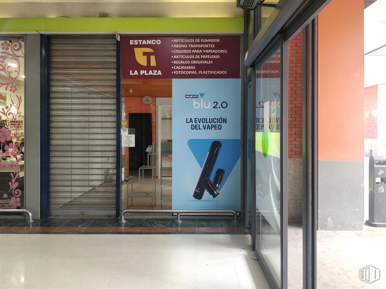 Retail for rent at C.C.Plaza Aluche, Avenida de los Poblados, 58, La Latina, Madrid, 28044 with door, building, fixture, facade, glass, signage, vehicle door, advertising, machine and retail around