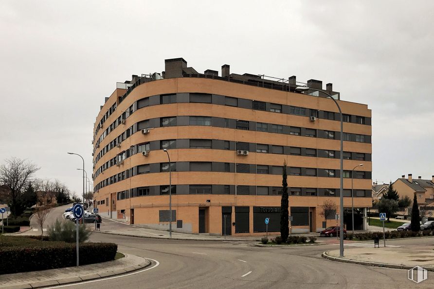 Local en venta en Calle Antonio Van de Pere, 77, Valdemoro, Madrid, 28342 con edificio, cielo, planta, luz de la calle, nube, ventana, diseño urbano, superficie de la carretera, condominio y barrio alrededor