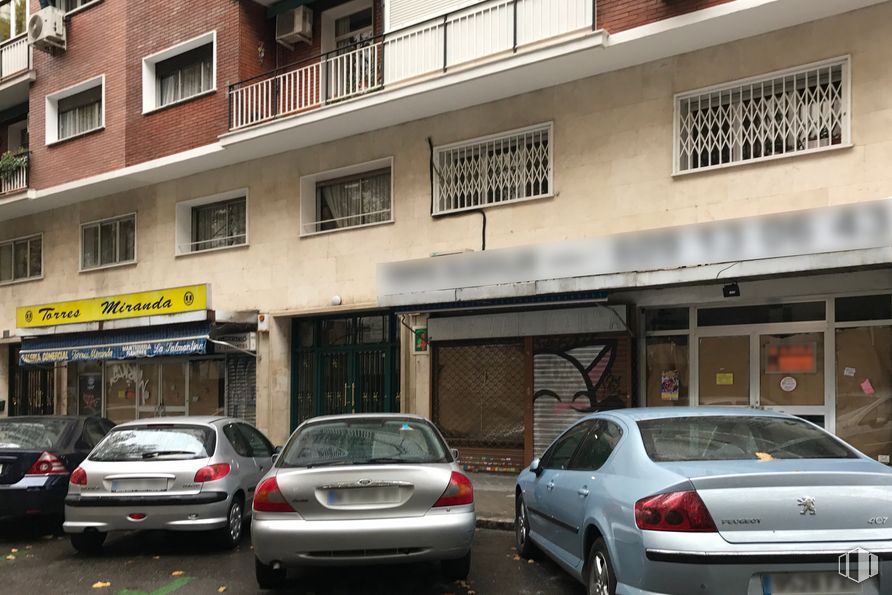 Local en alquiler en Calle Torres Miranda, 4, Arganzuela, Madrid, 28045 con coche, ventana, edificio, luz de estacionamiento, vehículo terrestre, vehículo, rueda, matrícula del vehículo, neumático y iluminación del automóvil alrededor