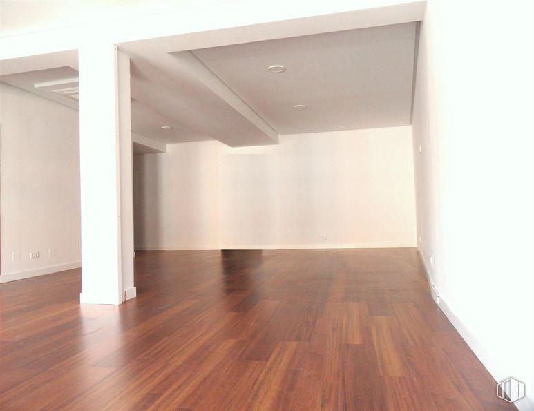 Oficina en alquiler en Calle Madrid, Getafe, Madrid, 28901 con marrón, edificio, madera, accesorio, interiorismo, hall, suelos, tinte para madera, casa y suelo alrededor