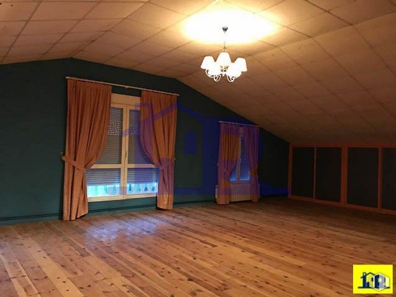 Industrial for sale at Polígono Cerrajera, Cuenca, 16003 with light fixture, chandelier, window, lighting, light, hall, wood, flooring, ceiling and hardwood around