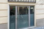 Local en venta en Calle Alcalá Galiano, 3, Chamberí, Madrid, 28010 con puerta, edificio, accesorio, ventana, madera, sombra, material compuesto, inmobiliario, exterior del automóvil y fachada alrededor