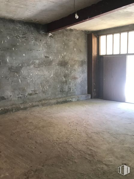 Retail for sale at Calle Arroyo, 13, Vallelado, Segovia, 40213 with window, wood, flooring, floor, hall, sky, tints and shades, ceiling, concrete and space around