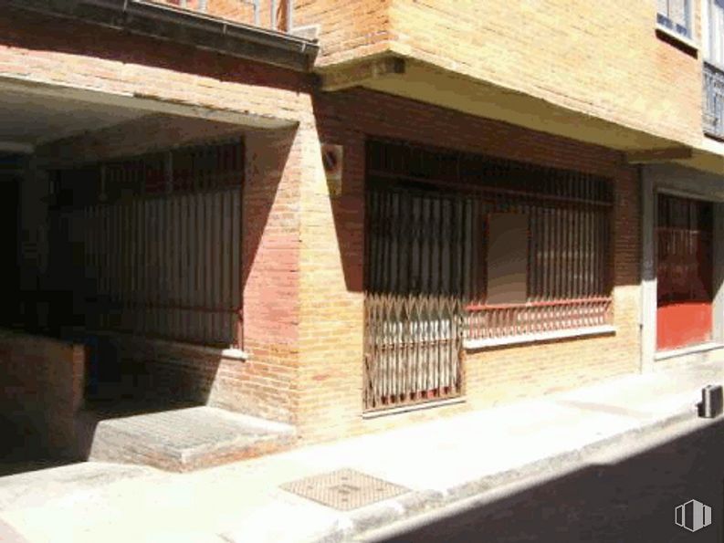 Retail for sale at Carretera de Burgohondo, Ávila, 05002 with door, wood, brickwork, shade, brick, wall, window, composite material, facade and building material around