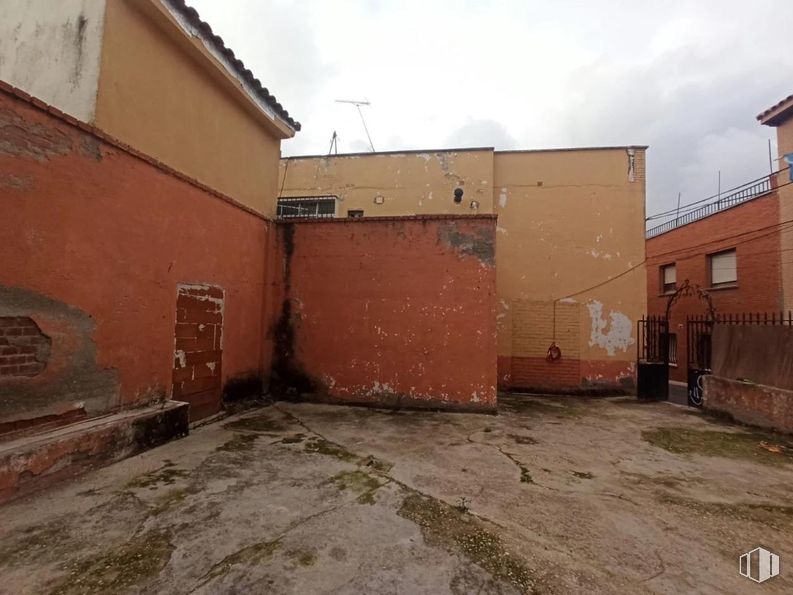 Suelo en venta en Centro urbano, Moraleja de Enmedio, Madrid, 28950 con puerta, marrón, cielo, nube, superficie de la carretera, madera, lote de terreno, accesorio, ventana y asfalto alrededor