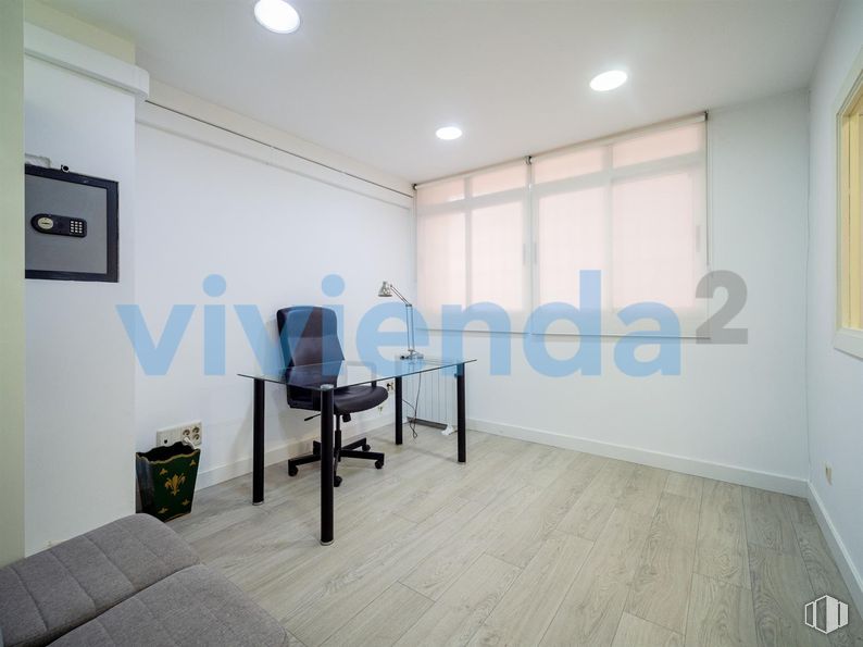 Oficina en venta en Calle Drácena, Chamartín, Madrid, 28016 con silla, mesa, edificio, ventana, arquitectura, interiorismo, suelos, suelo, inmobiliario y madera alrededor