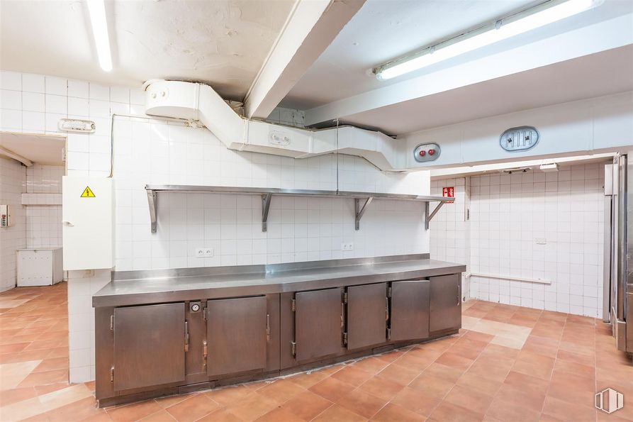 Local en venta en Calle Boltaña, 118, San Blas - Canillejas, Madrid, 28022 con ebanistería, lámpara, alumbrado, encimera, edificio, aparato de cocina, casa, cocina, madera y cocina alrededor